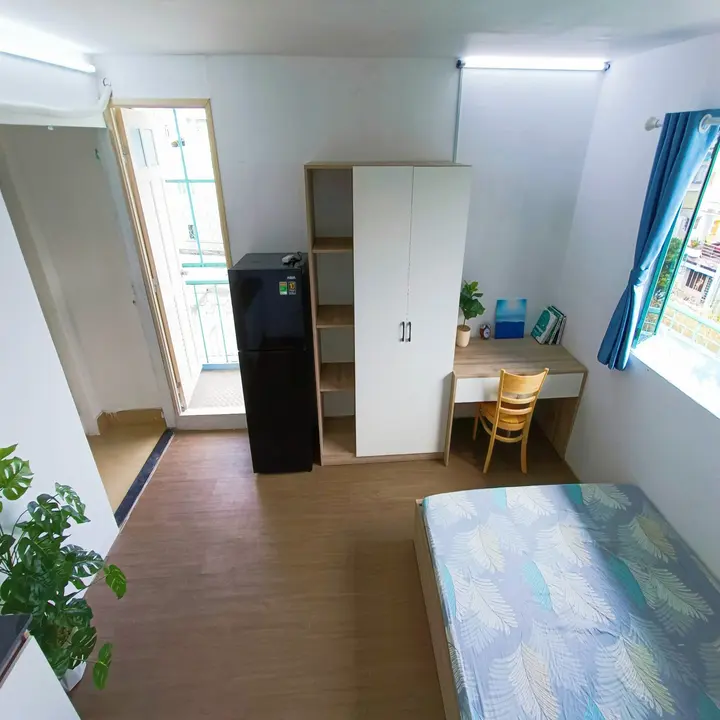 Phòng ban công tại 68 Lãnh Binh Thăng, Quận 11